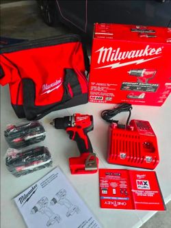 🔥$130 PRICE IS FIRM🔥 MILWAUKEE M18 18V Lithium-Ion Brushless Cordless 1/2 in. Compact Driver Drill Kit with Two Batteries, Charger and Bag