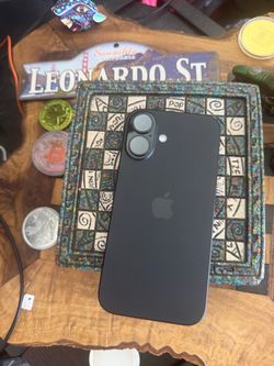 I p h o n e 1 6 256GB black any carrier