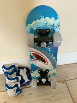 NEW kid's skateboard set