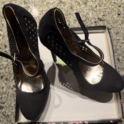 Qupid Black Stilettos Size 7