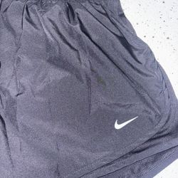 XL Women Nike Short 