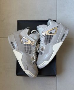 Jordan 4 frozen moments size 8.5