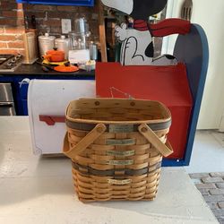 Beautiful Vintage 1996 Longaberger Collectors Club Longaberger Basket with Handles