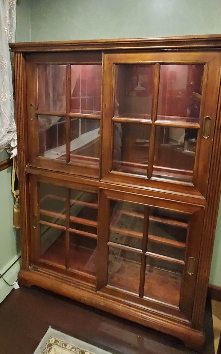 LIGHTED FOUR SHELVE CHERRYWOOD BOOKCASE / Office Furniture/Curio/Cabinet