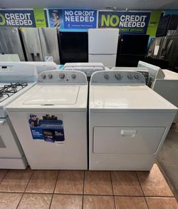 Whirlpool Topload Washer and Gas Dryer Set