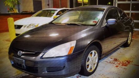 2004 Honda Accord LX V62dr Coupe