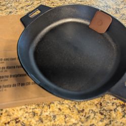 Pampered chef cast iron skillet lot