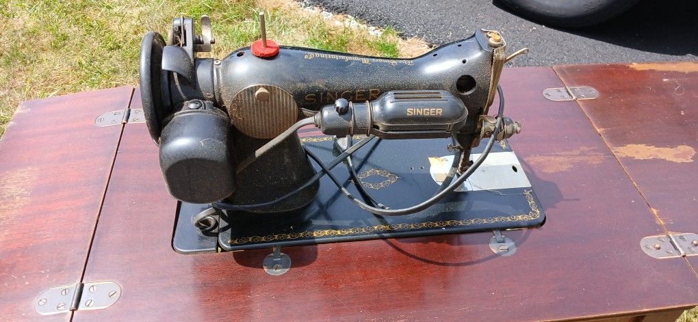 Antique Singer Sewing Machine In Sturdy Cabinet, Needs Some LOVE