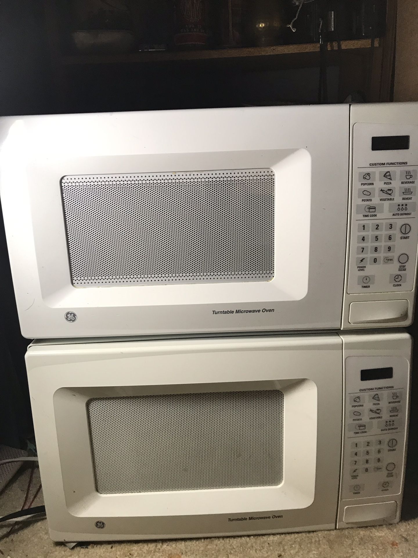 2 GE Microwave Oven 1000 watts Model JES1142WD04 for Sale in