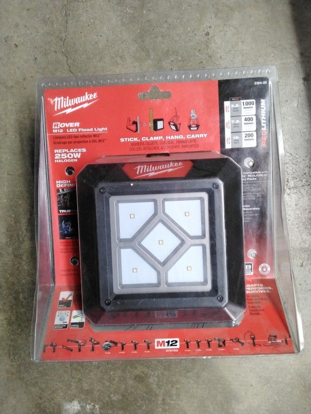 MilwaukeeM12 12 Volt 1000 Lumens Lithium Ion Cordless Rover LED Compact Flood Light (Tool Only)