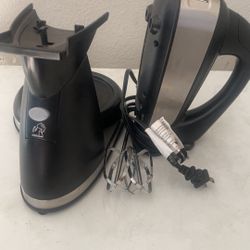 Standing mixer with all utensils 