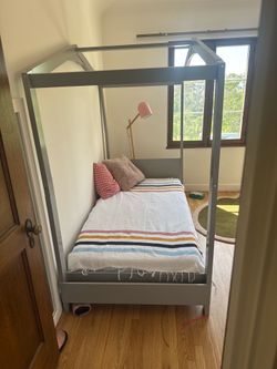 Twin house bed frame