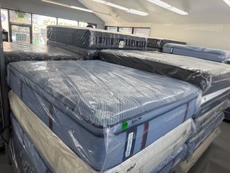 QUEEN SIZE SEALY POSTUREPEDIC PRO PILLOW TOP MATTRESS & BOX SPRING BED SET