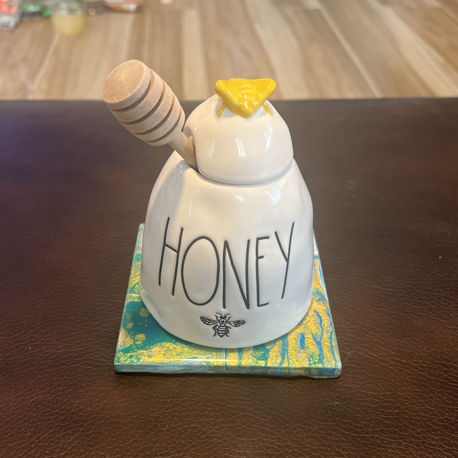 Rae Dunn HONEY Honey Pot - BEE - Ceramic - very rare!