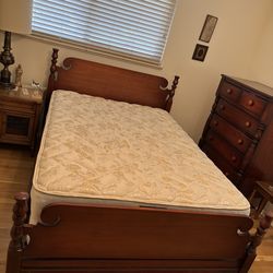 Full bed newer mattress