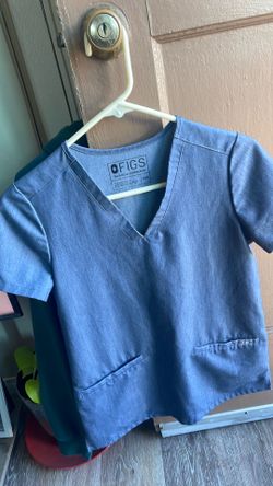 Figs scrub top