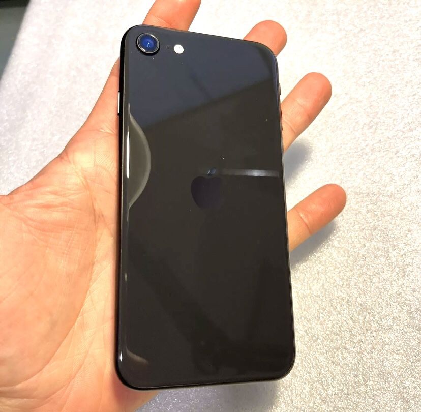 2020 Black Apple iPhone SE (2nd Gen) 64GB (Unlocked) Works Great