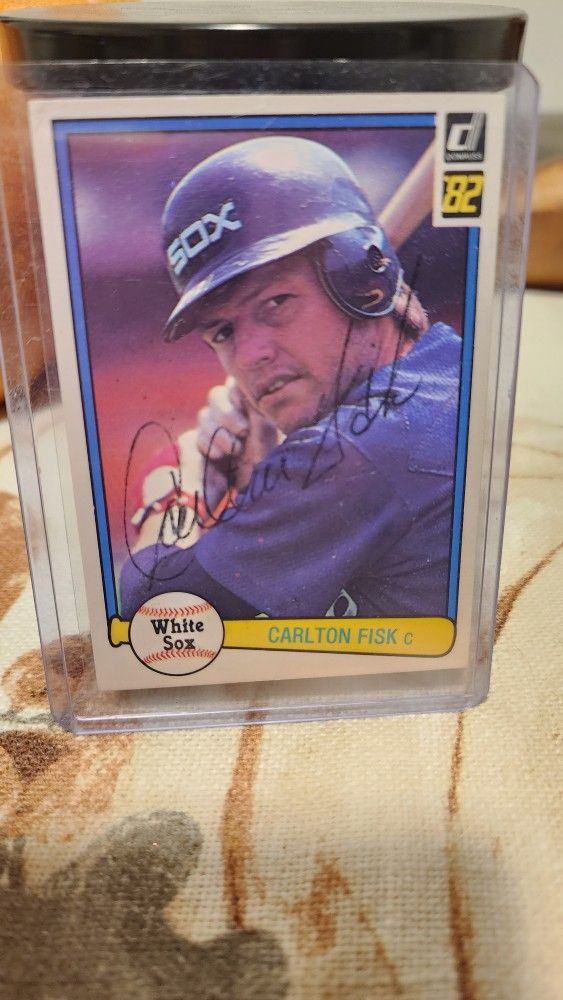 Carlton Fisk Autographed 1982 Don Russ Card #495