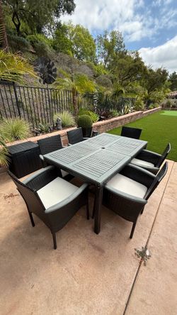 Outdoor Dining Table and Chairs