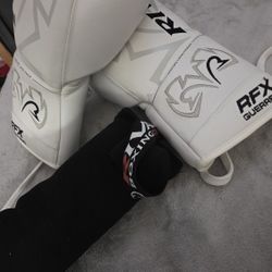Rival RFX-Guerrero

Pro Fight Gloves -
SF-H