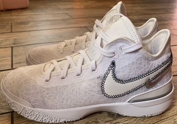 Nike size 9.5 men