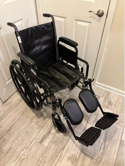 Drive Medical Wheelchair with Elevating Leg Rests