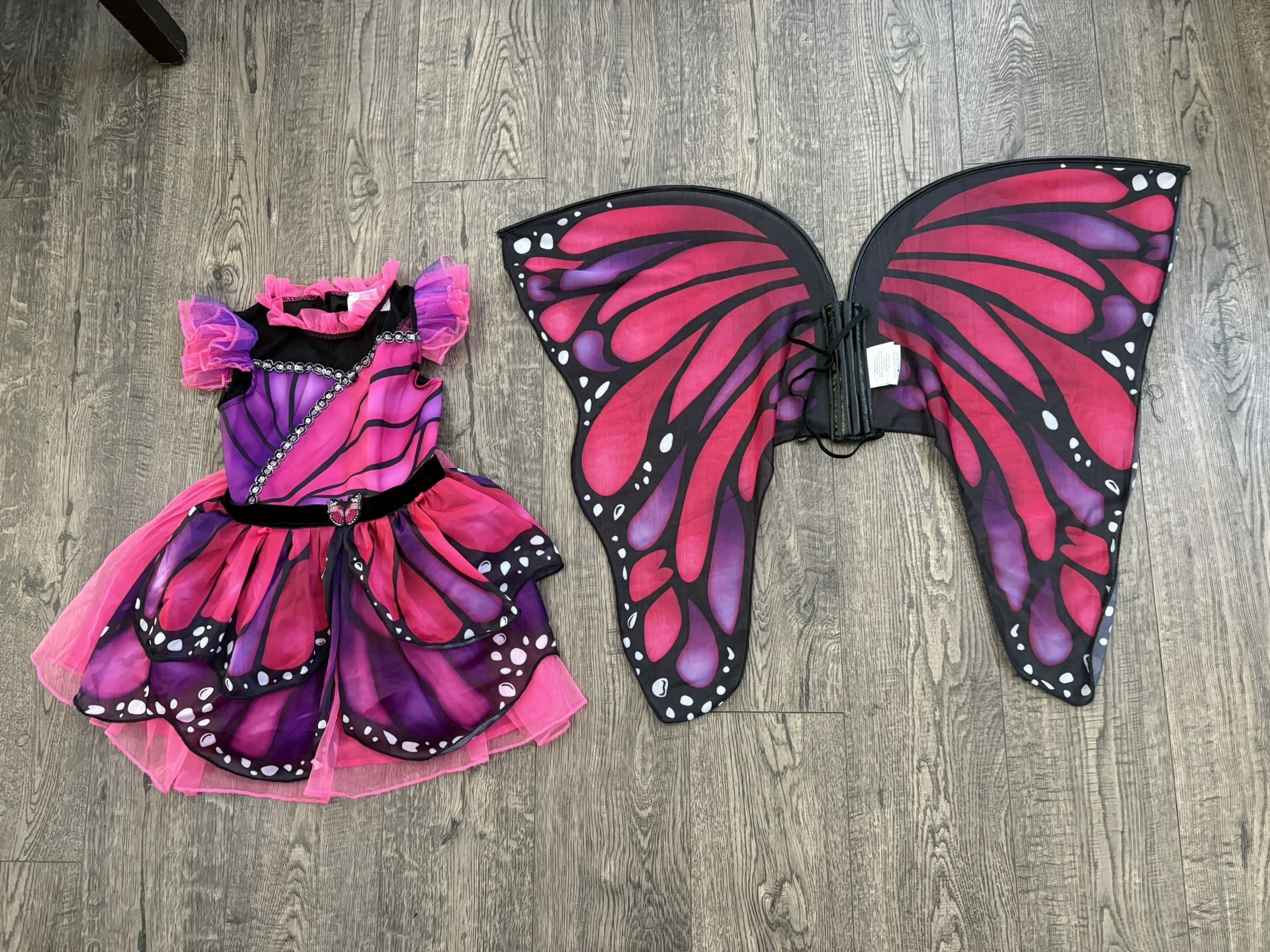 Traje De Mariposa Size 3/4 T