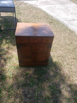 ETHAN ALLEN Heirloom Nutmeg Maple CRP Custom Room Plan 24" Shutter Door Cabinet
30”
