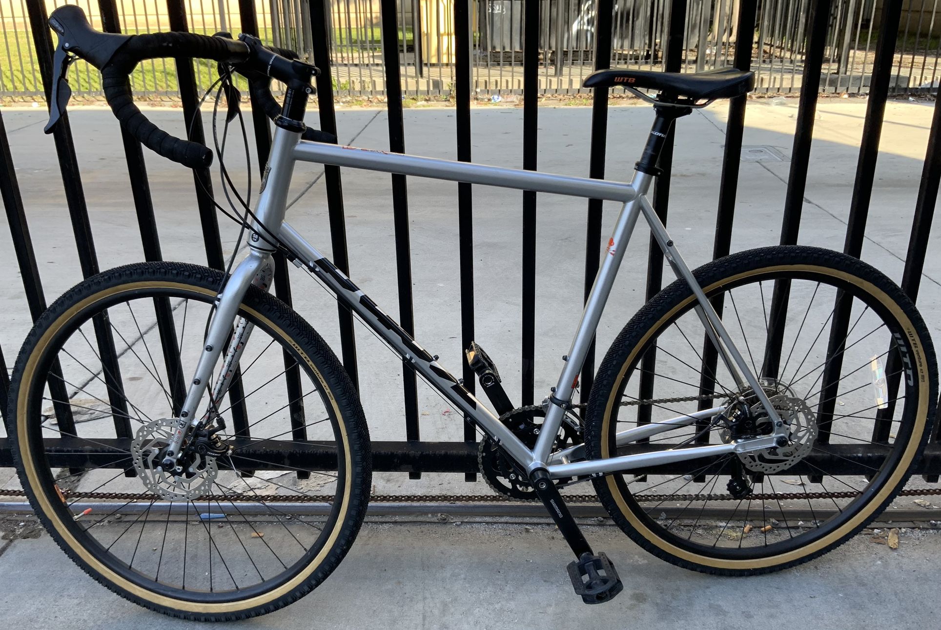 KONA Rove 58cm Gravel Road Commuting Steel Bike 27in Wheel Shimaro