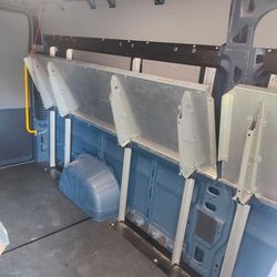 Used Delivery Van Shelves and rack - Estanterías y sistemas de montar lo