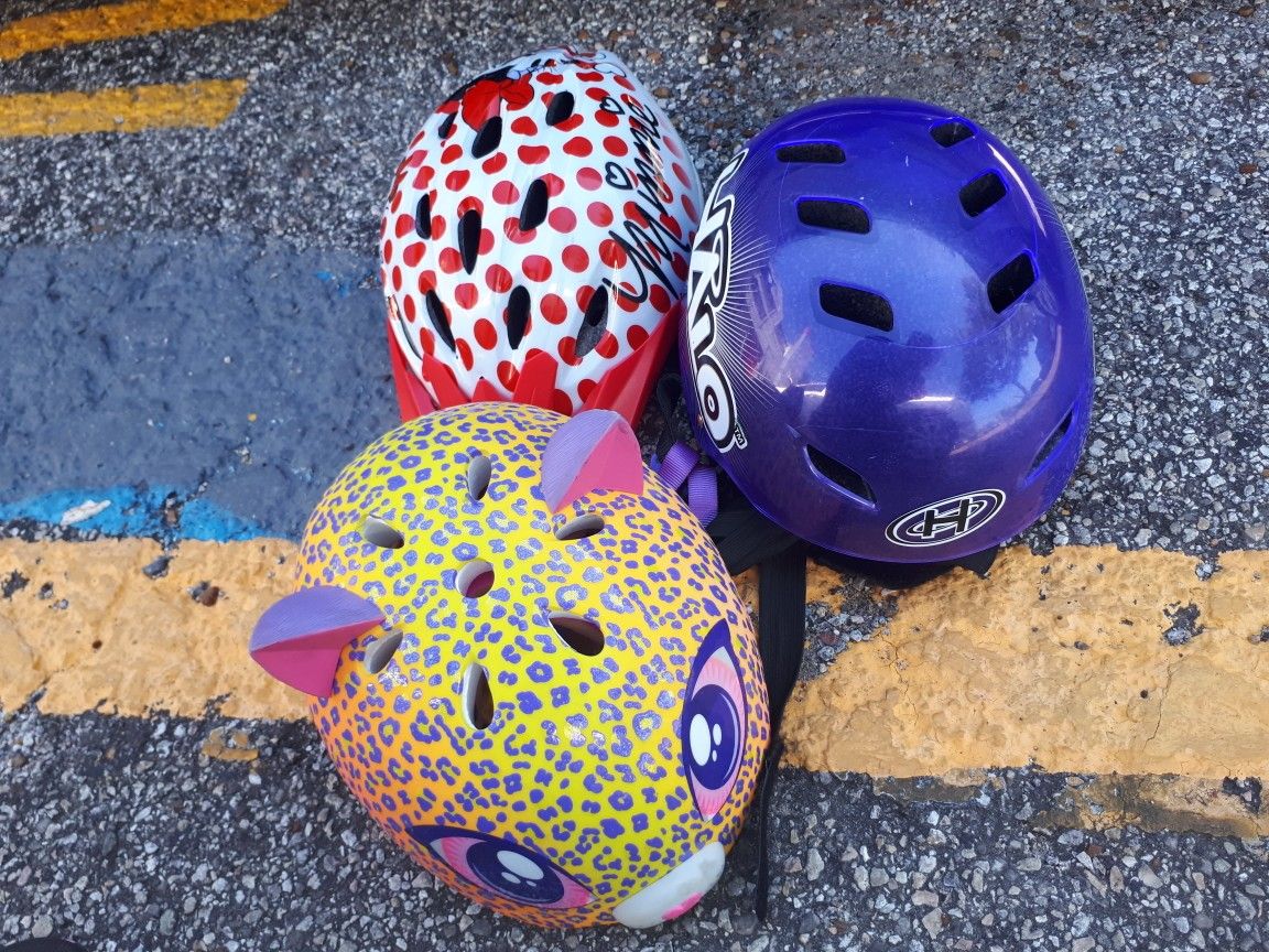 Like New 3 Helmets .All for 10$
