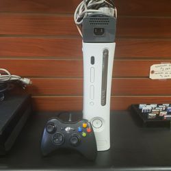 Microsoft Xbox 360 White Console With Controller 