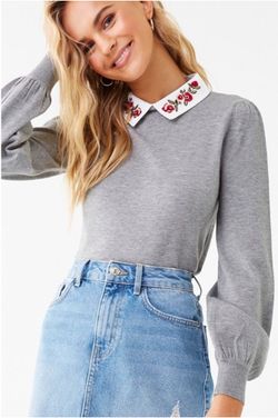 Grey Sweater with Floral Collar 🤍