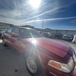 2001 Ford Crown, Victoria