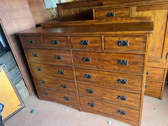 Roble. 12 Drawer Chest. Good condition