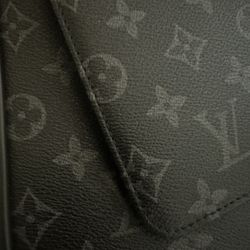 Louis Vuitton Authentic Crossbody Bag 