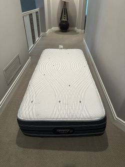Beautyrest Mattress, Hybrid Gladney, Twin XL, 38” x 80”