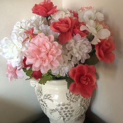 Big Vase 🏺 With Flowers 🌺 Brand New  Flowers 