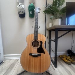 Taylor 314 e Acoustic guitar