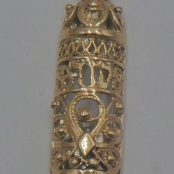 14kt yellow gold pendant 3.5 grams Mezuzah mint condition.873574-2. 