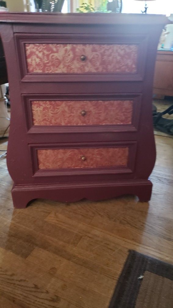 Set Of Nightstands 