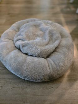 Small dig pillow bed