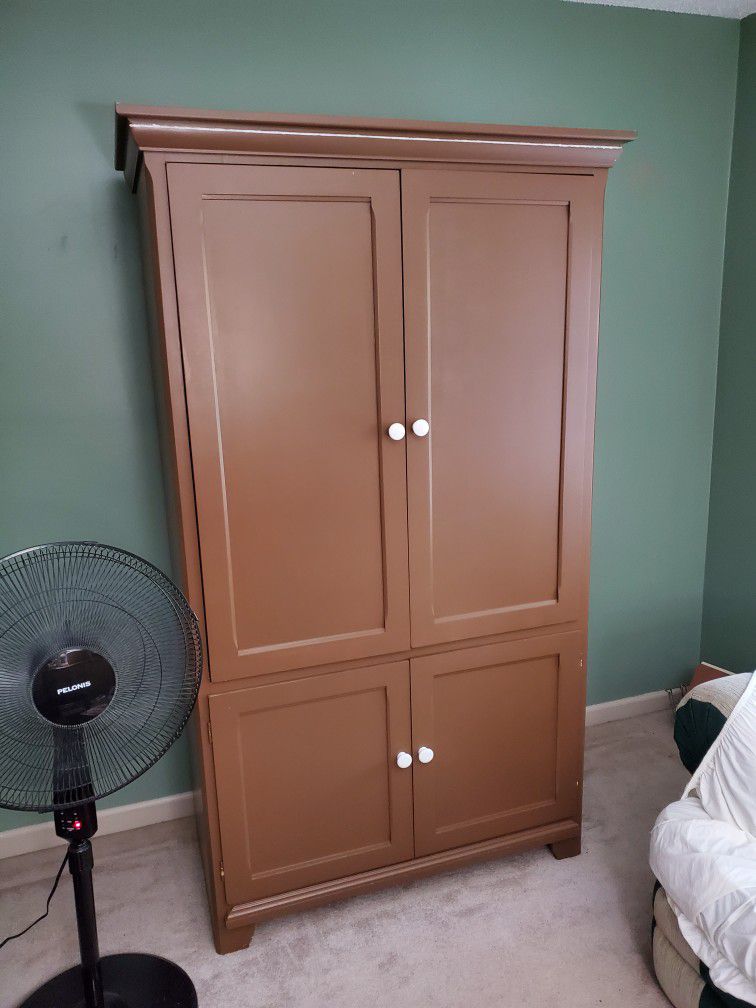 FREE Cabinet/Armoire