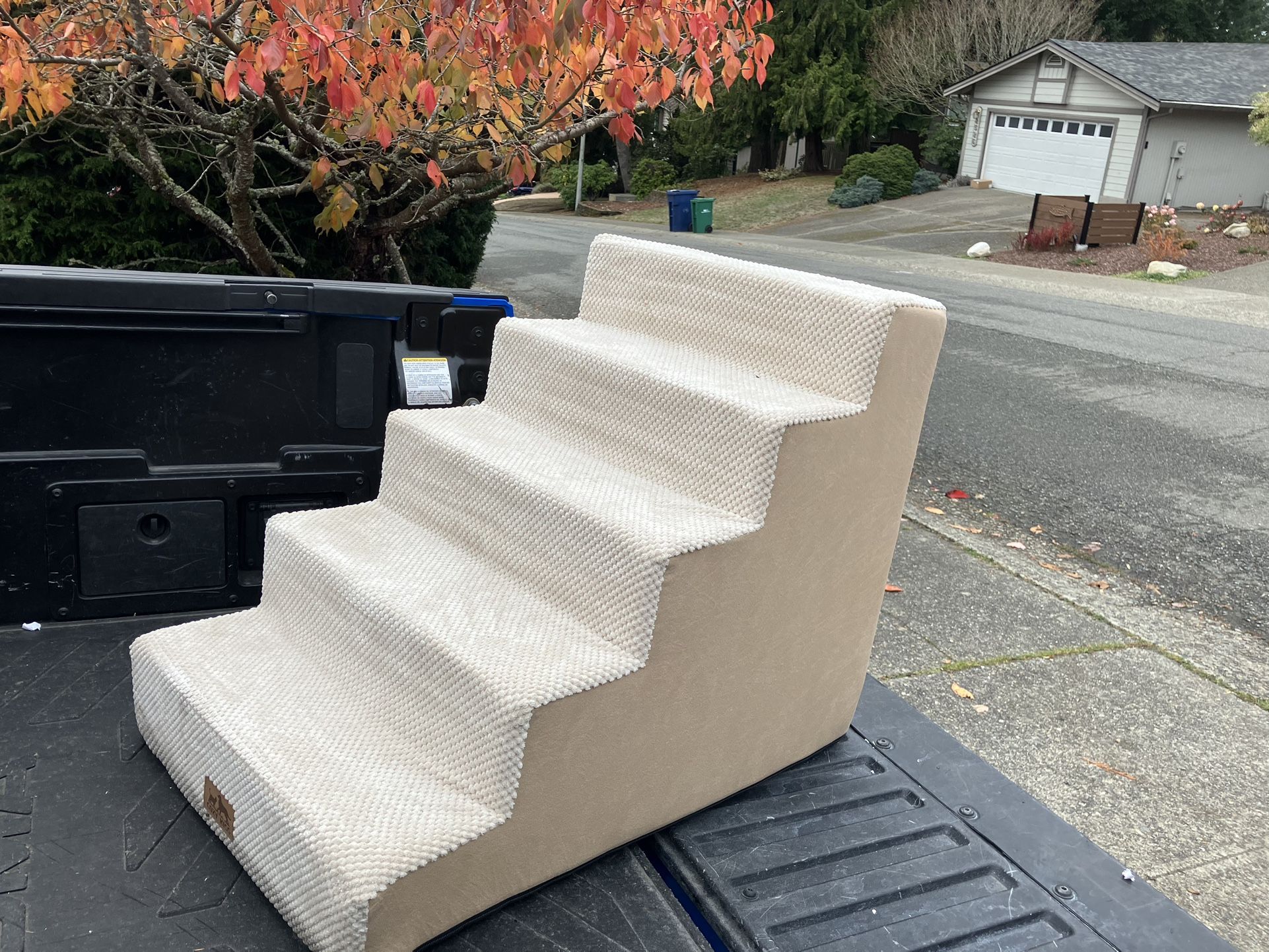 Pet Dog Cat Kitty Stairs Lightweight Hard Foam Steps 24” High House Home Couch Bed like New