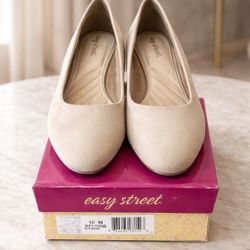 Women’s Easy Street Size 10