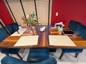 Dining room table