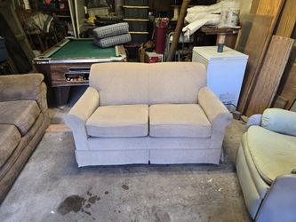 FREE DELIVERY❗️❗️Cream Collins Lay-Z-Boy Loveseat Couch