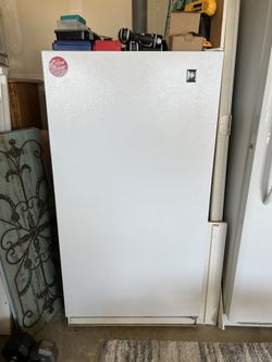 GE   UPRIGHT FREEZER 