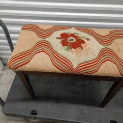 Ottoman Piano Sitter 