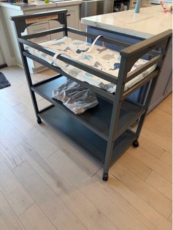 Changing table - 3 levels with wheels